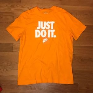 NWOT Nike tee